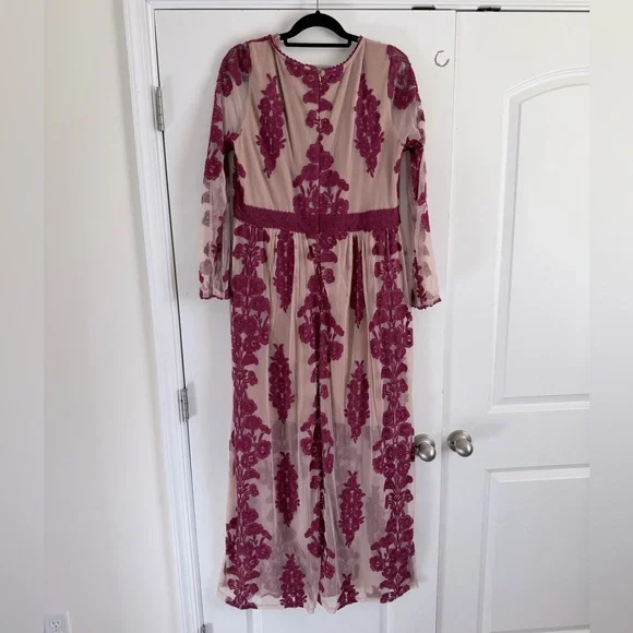 Lace appliqué maroon maxi dress - Picture 2 of 5